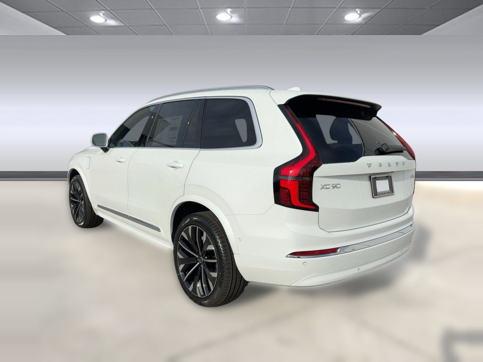 New 2026 Volvo XC90 T8 Plus w/ Protection Package image 3