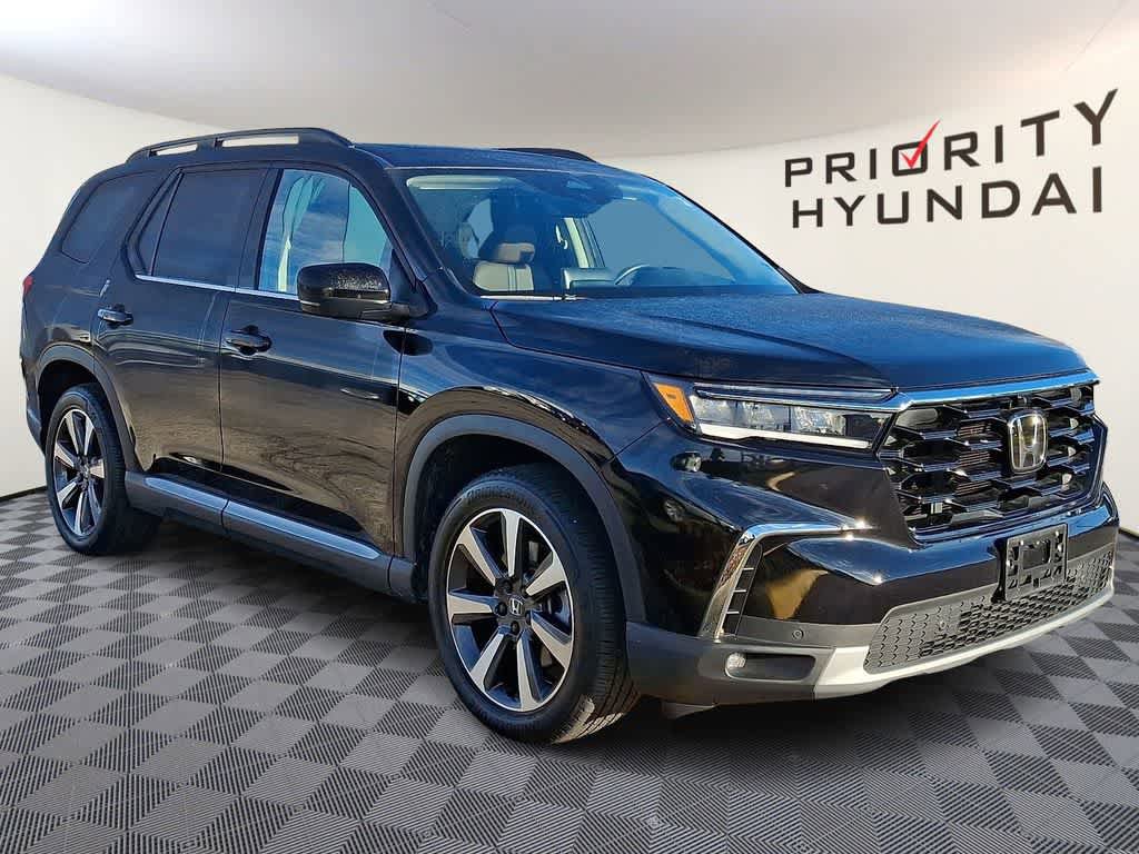 Used 2025 Honda Pilot Elite image 3