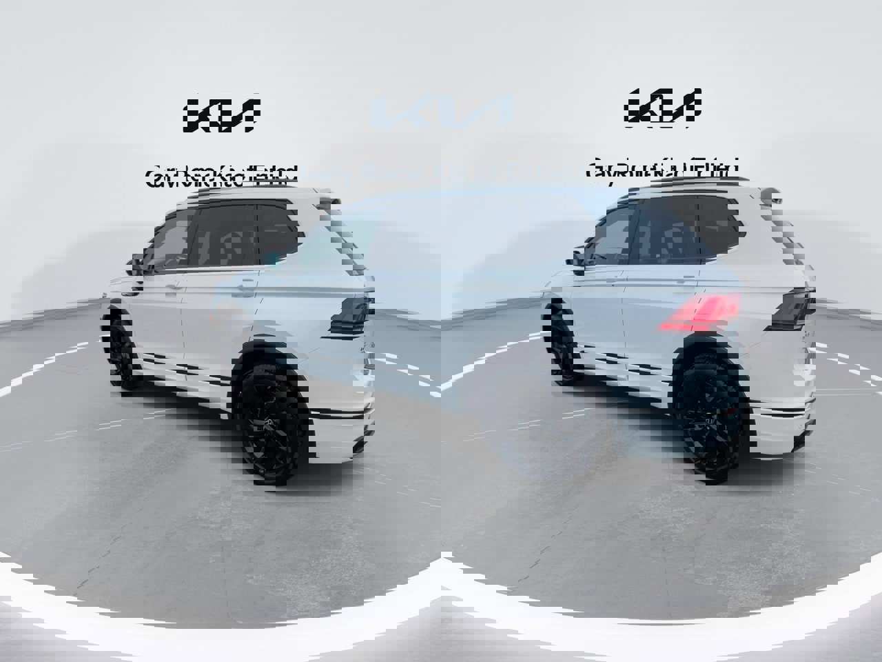 Used 2023 Volkswagen Tiguan SE R-Line image 6