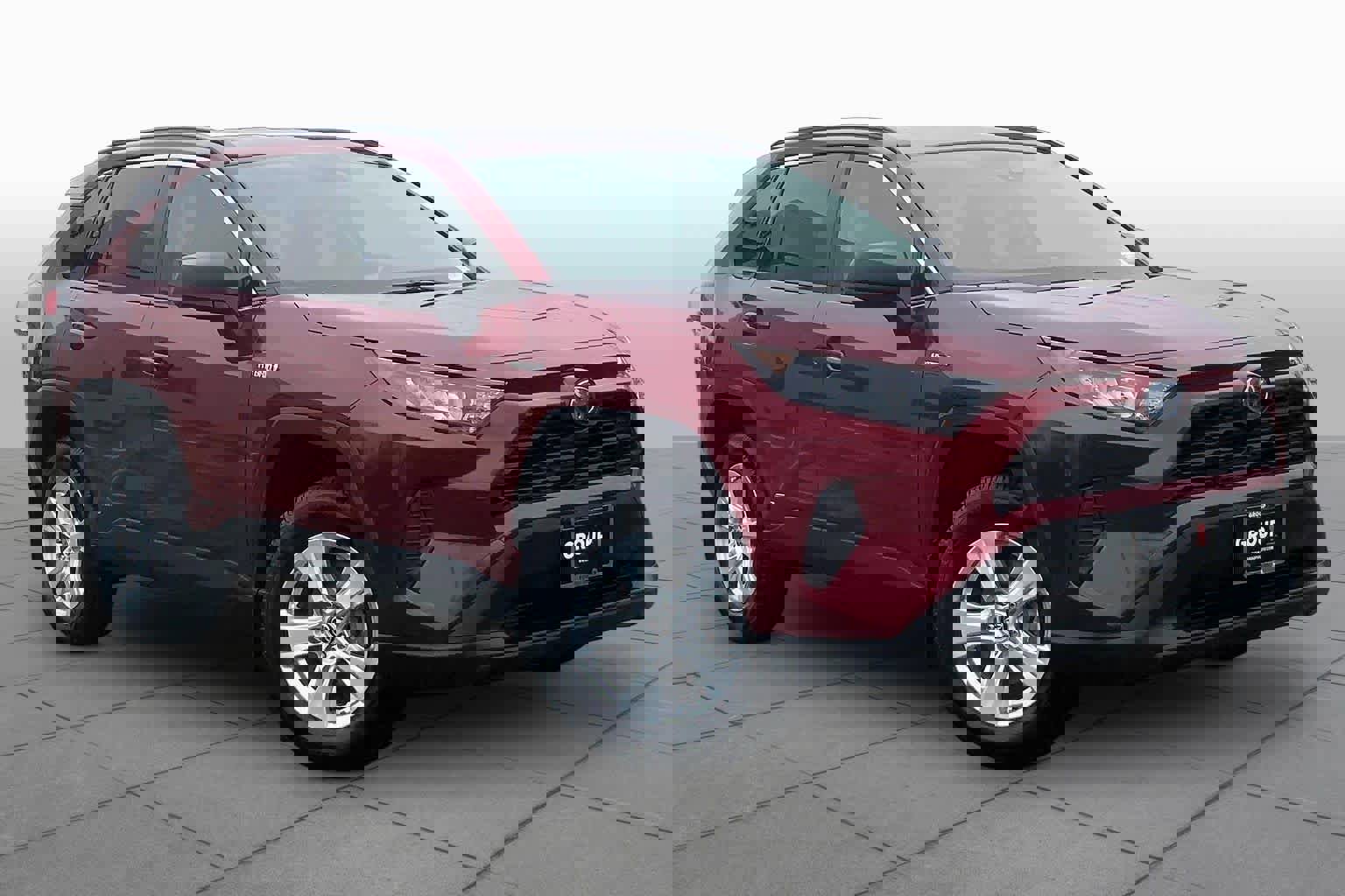 Used 2021 Toyota RAV4 LE image 3