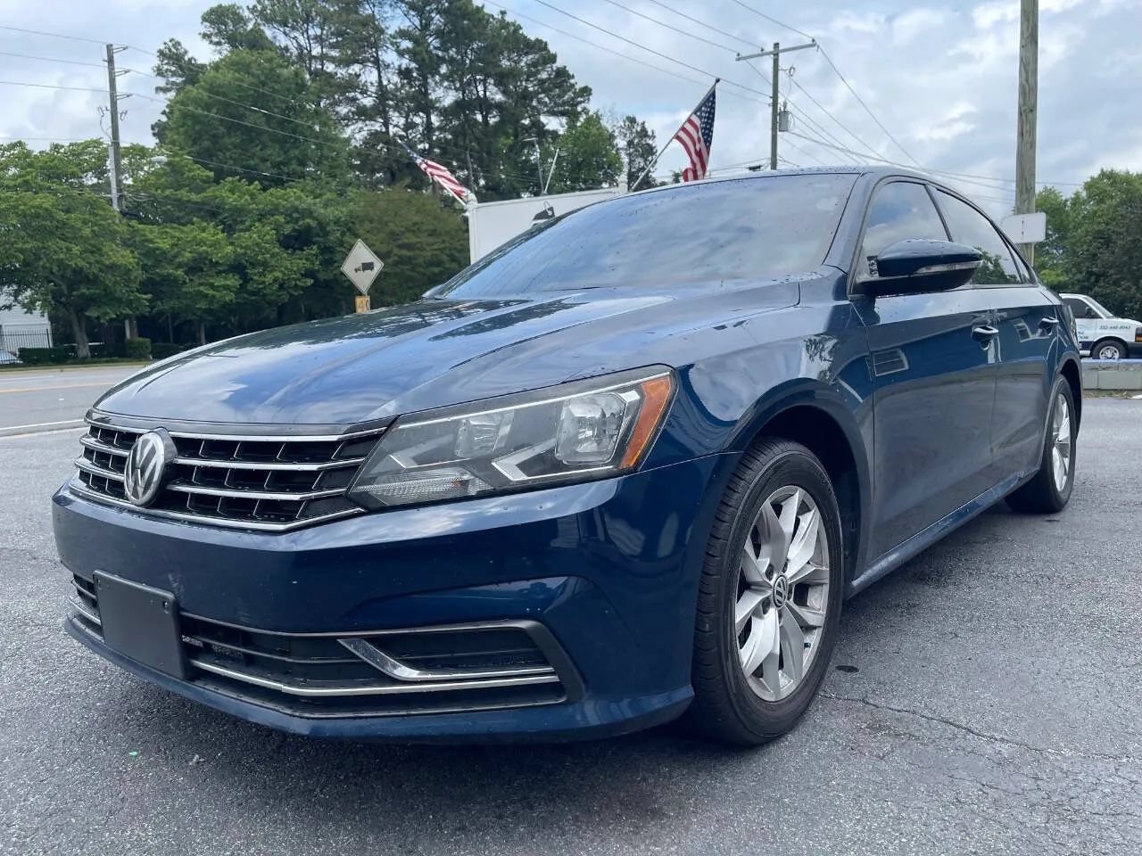 Used 2018 Volkswagen Passat 2.0T S w/ Driver Assistance Package FWD image 3