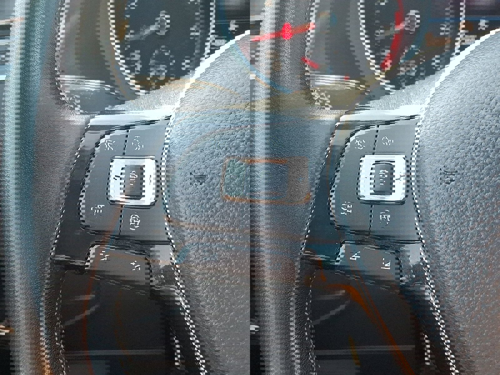 Used 2021 Volkswagen Tiguan SE R-Line image 21