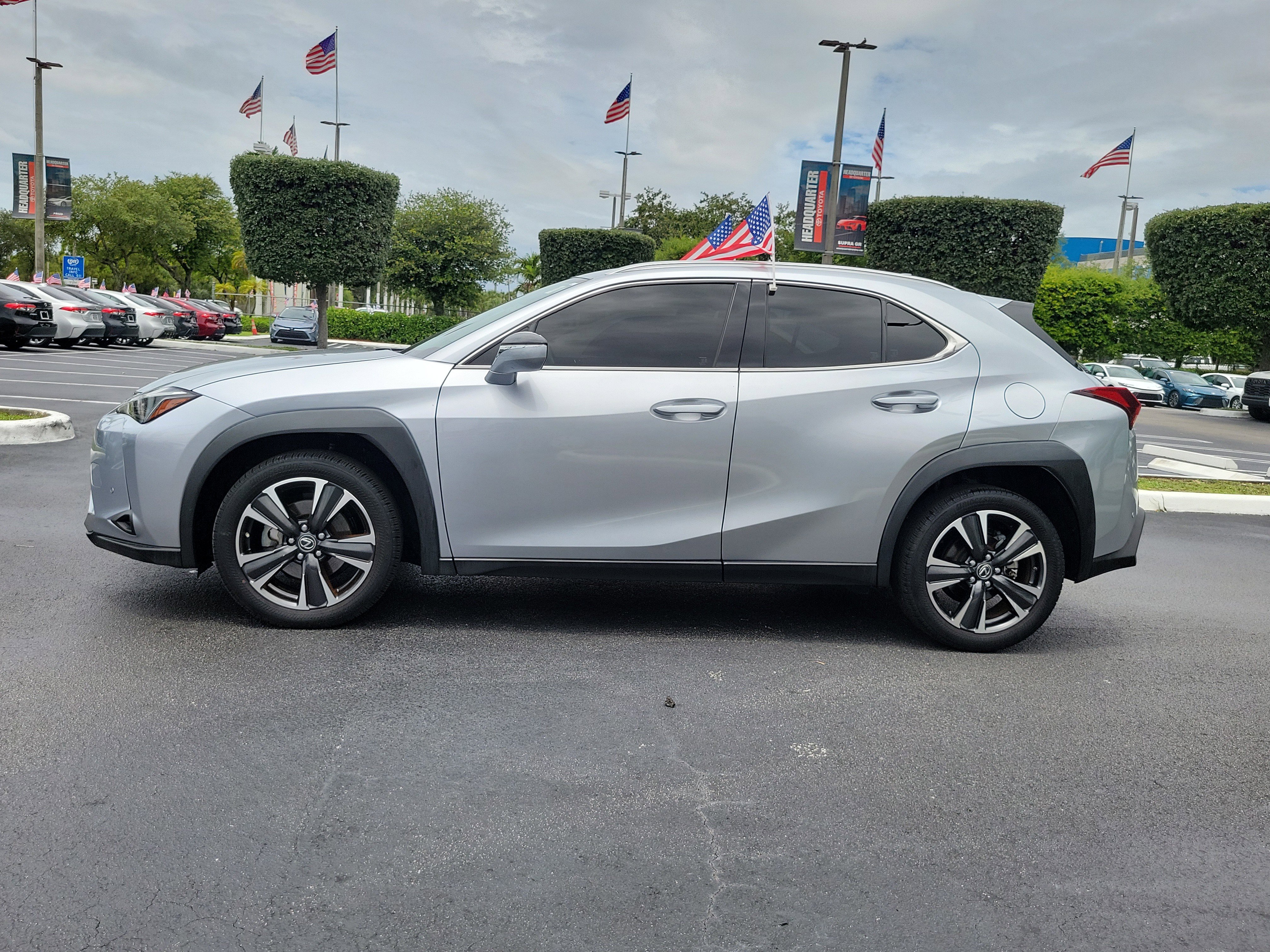 Used 2023 Lexus UX 250h FWD image 7