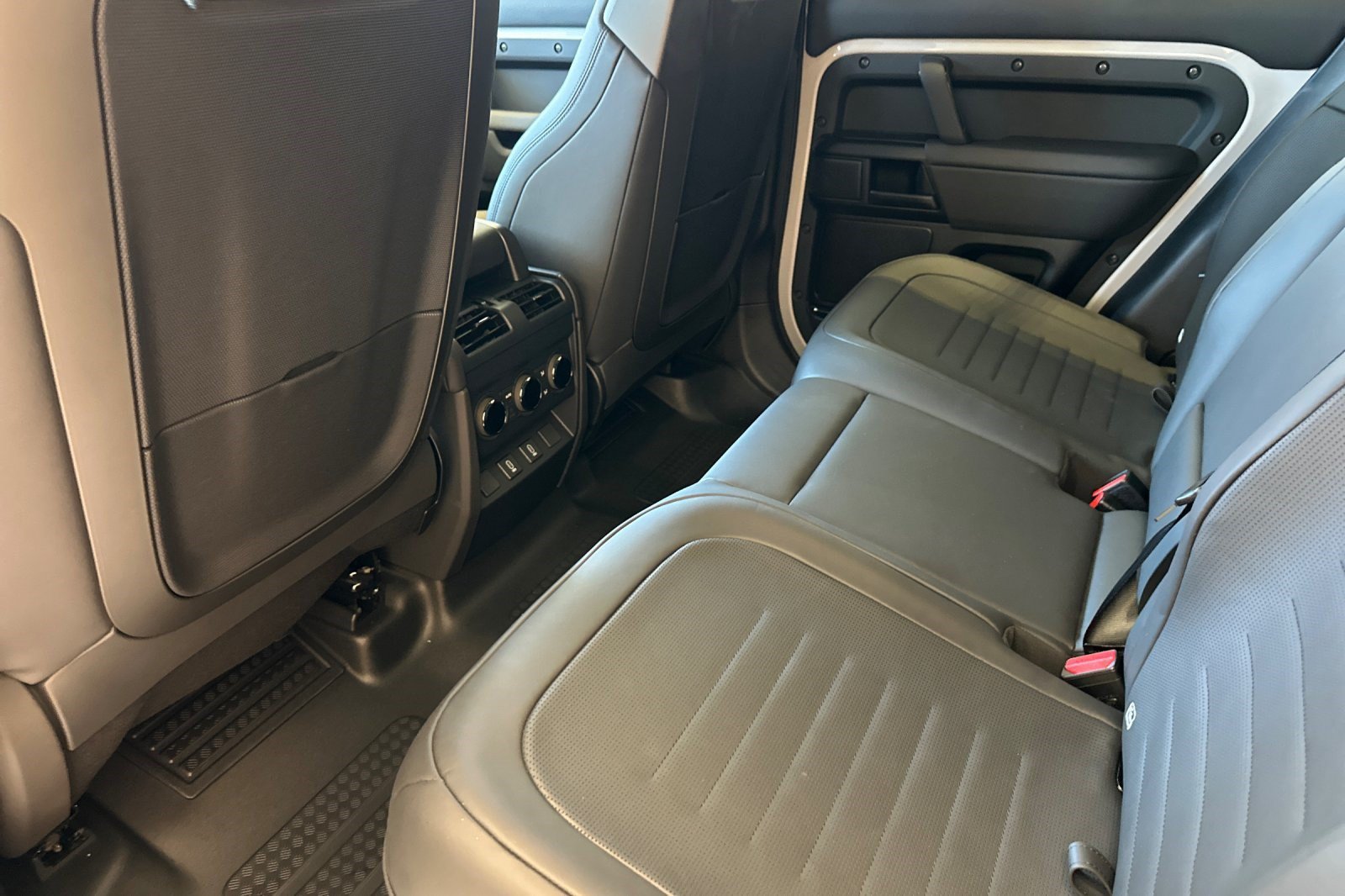 New 2026 Land Rover Defender 110 OCTA AWD/4WD image 27