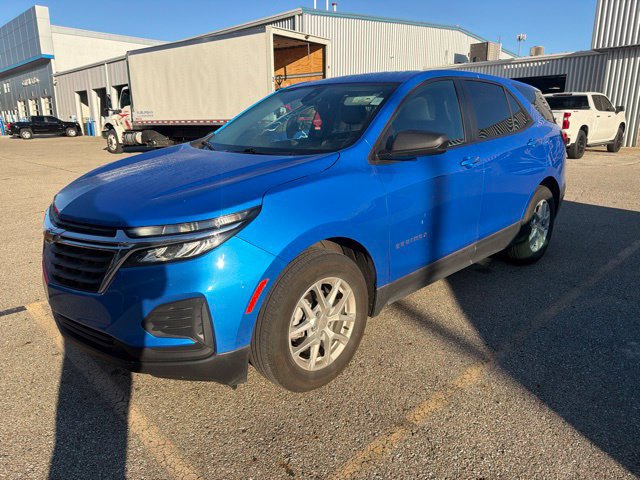 Used 2024 Chevrolet Equinox LS w/ LS Convenience Package FWD image 2