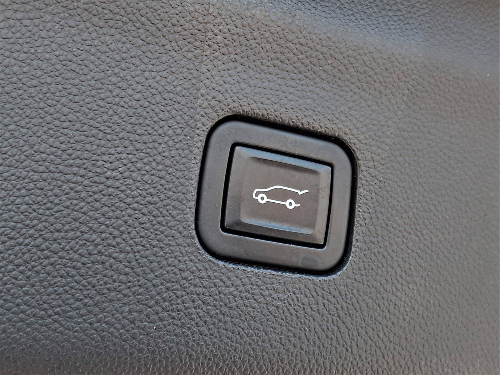 Used 2020 Buick Enclave Essence w/ Sound and Sites Package AWD/4WD image 13