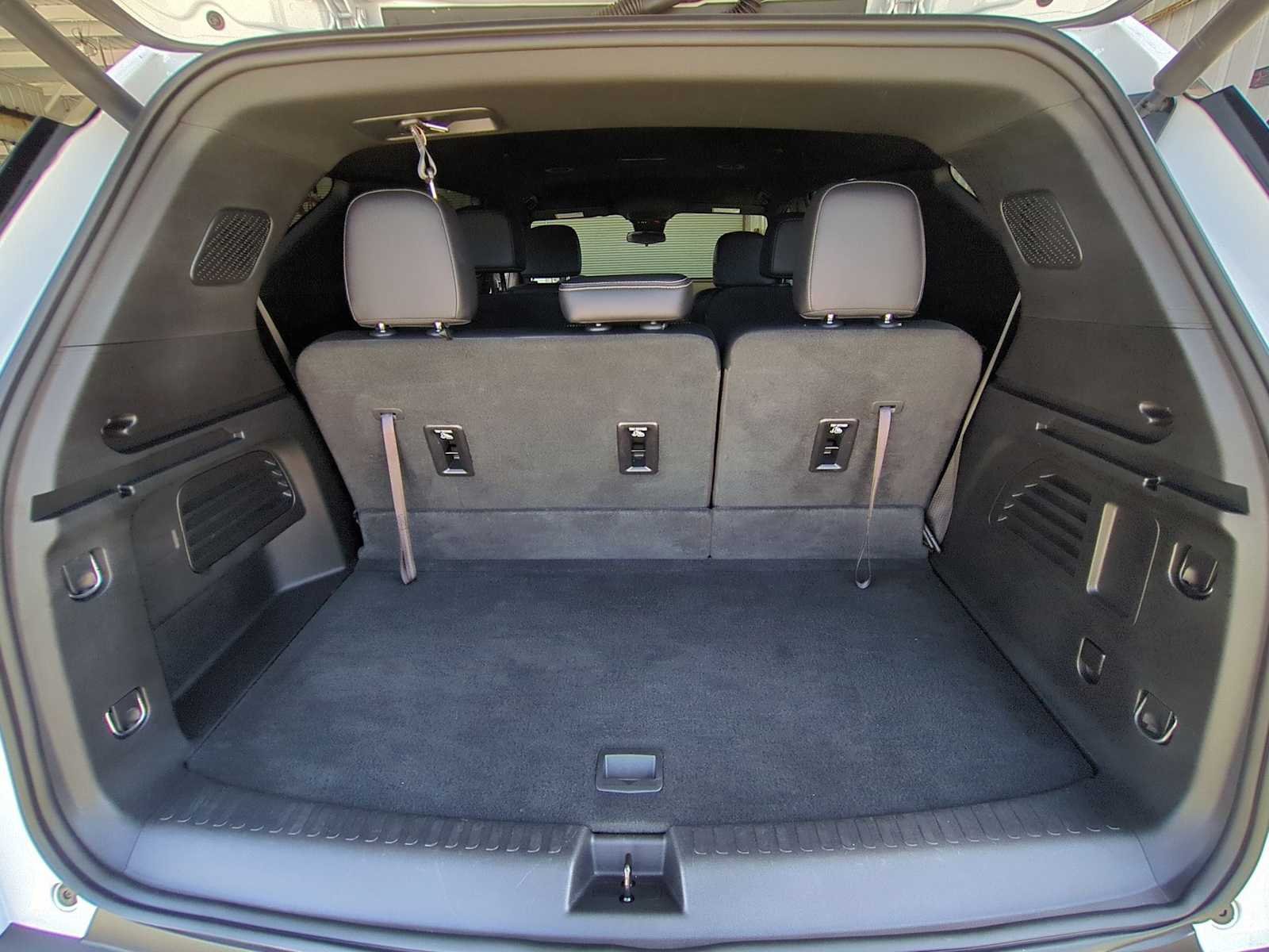 Used 2025 Chevrolet Traverse LT FWD image 25
