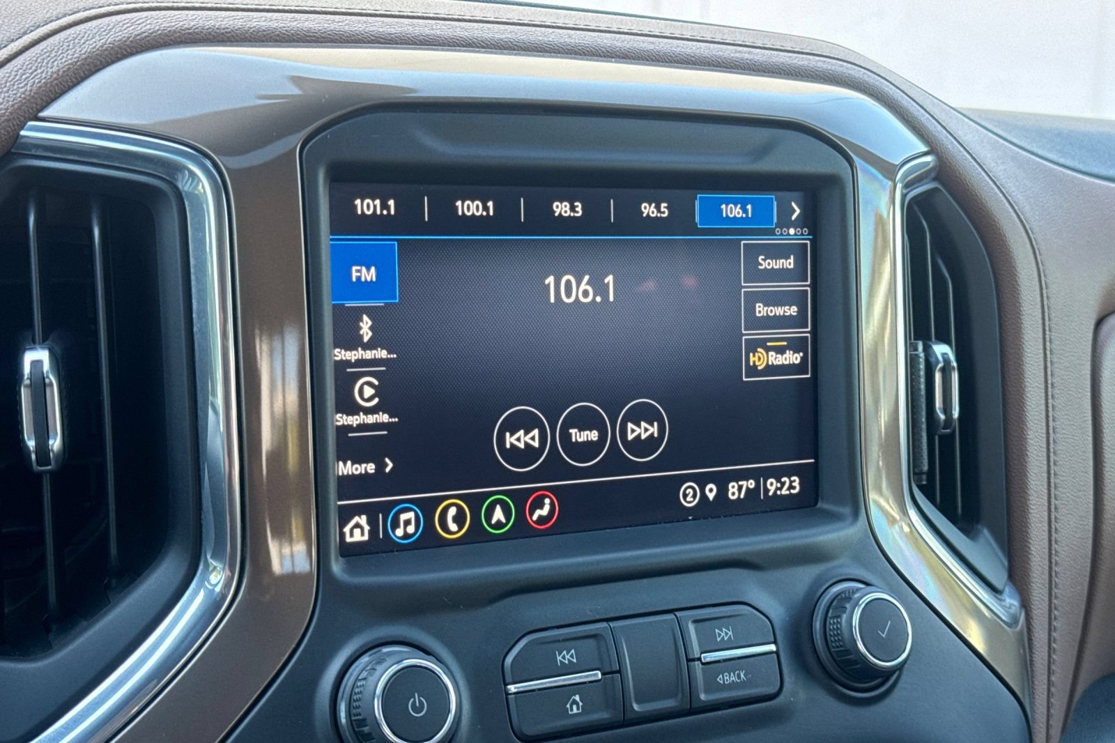 Used 2021 Chevrolet Silverado 1500 High Country w/ Technology Package AWD/4WD image 17