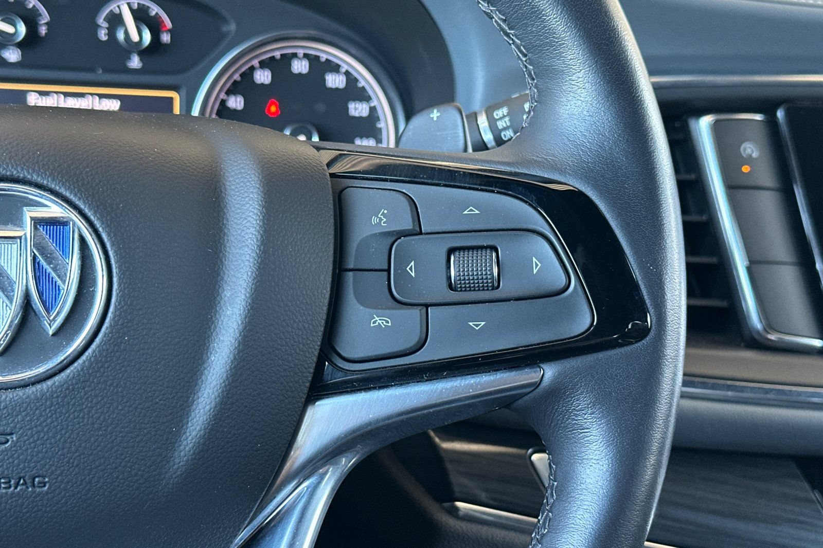 Used 2023 Buick Enclave Essence FWD image 33