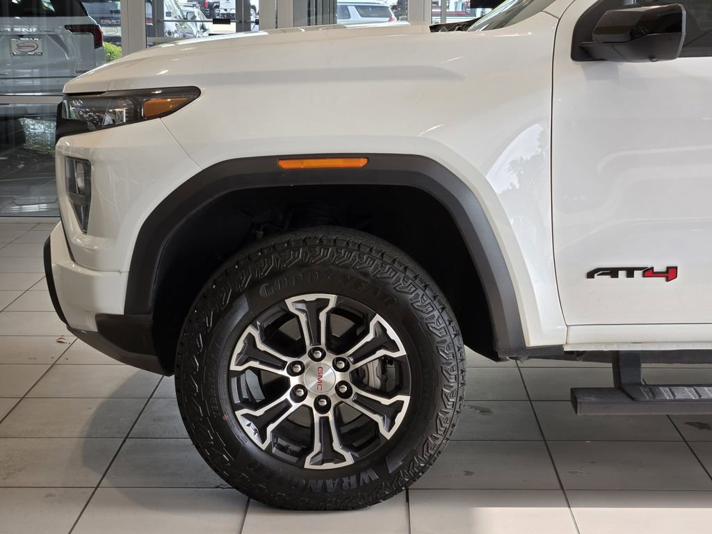 Used 2024 GMC Canyon AT4 w/ Technology Package AWD/4WD image 9