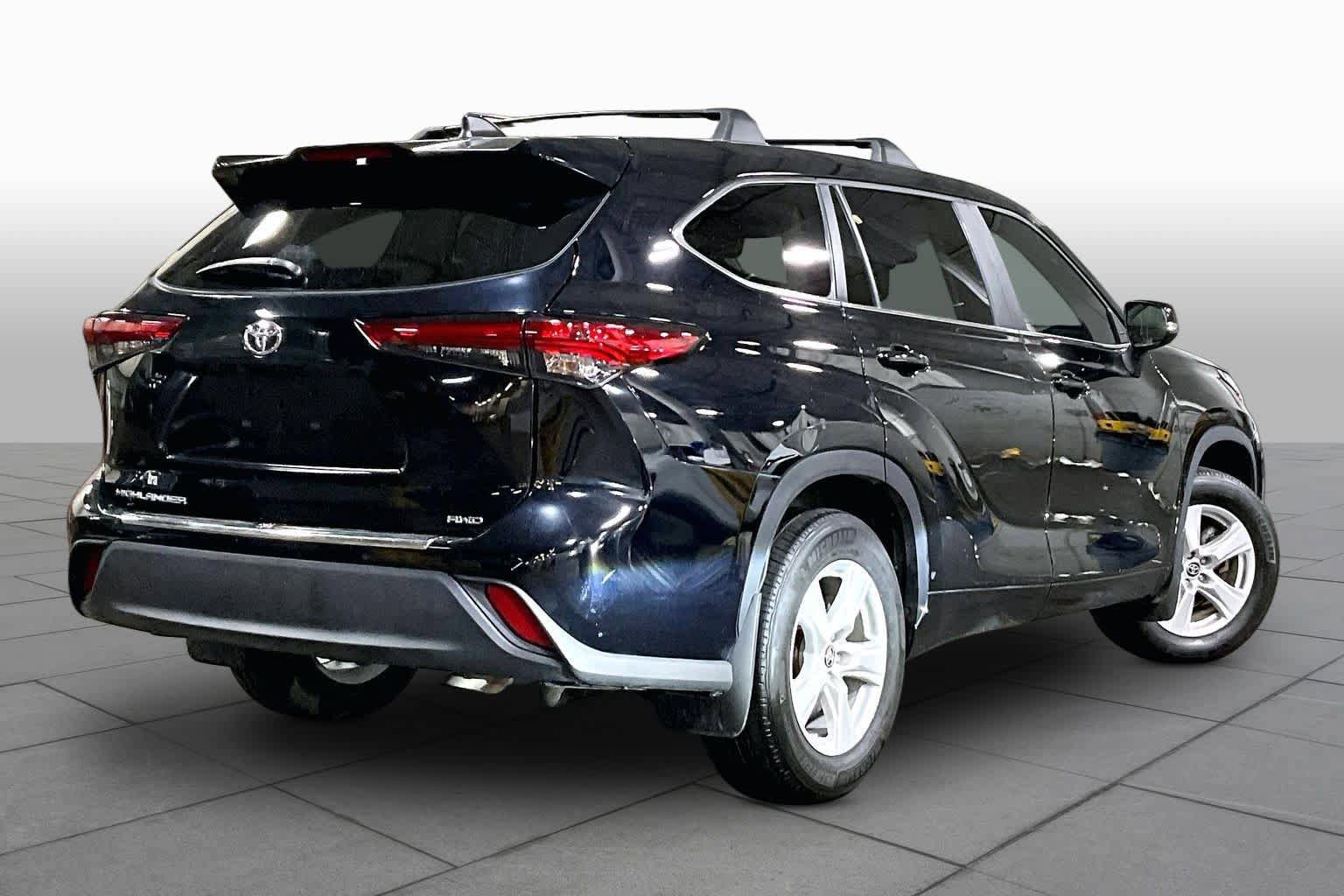 Used 2023 Toyota Highlander L AWD/4WD image 13
