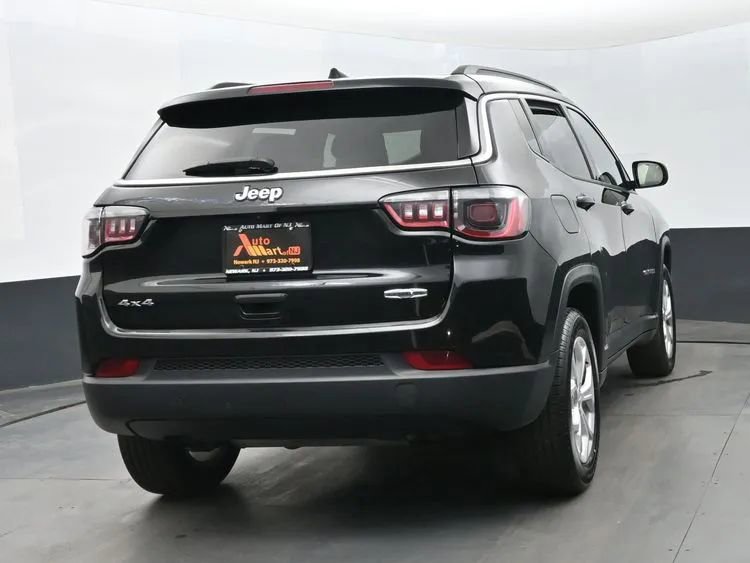 Used 2024 Jeep Compass Latitude AWD/4WD image 8