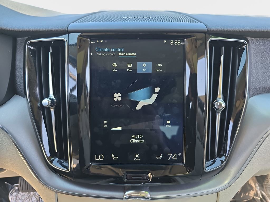 Used 2020 Volvo XC60 T5 Momentum FWD image 27