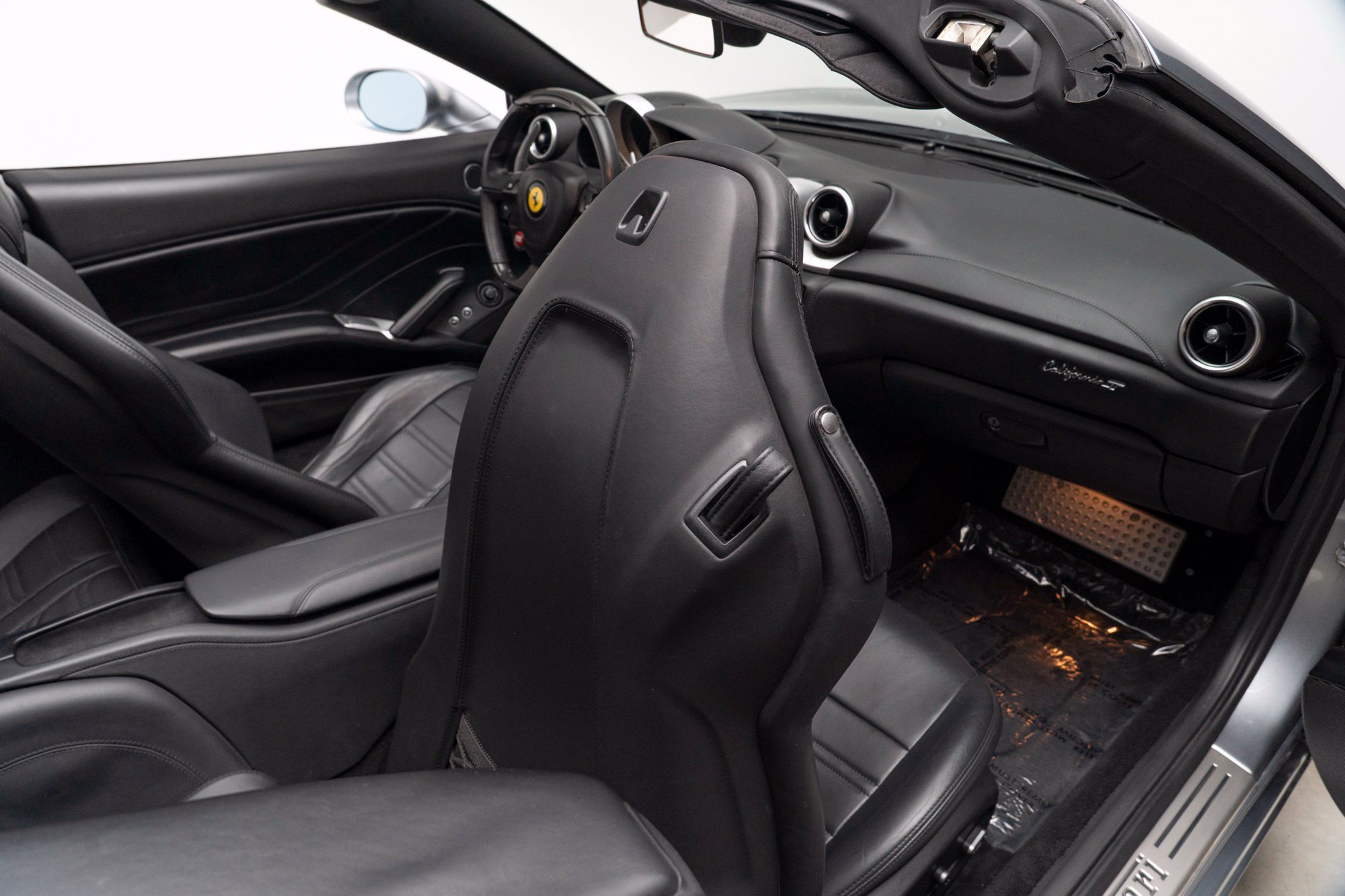 Used 2016 Ferrari California T RWD image 47