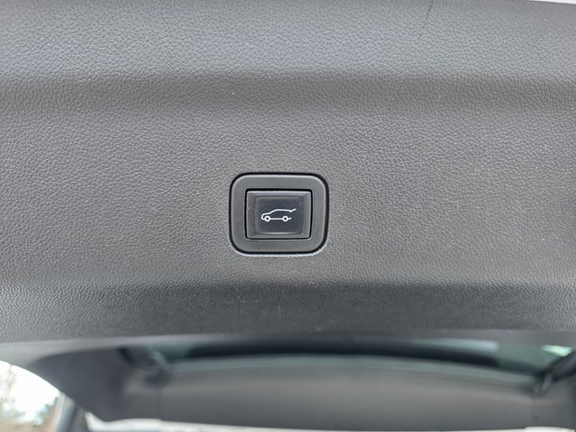 Used 2021 Chevrolet Tahoe Z71 image 11