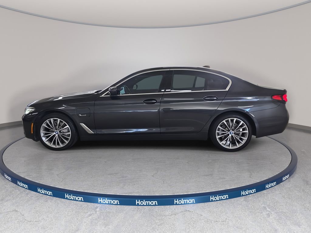 Certified 2022 BMW 530e w/ Convenience Package image 9