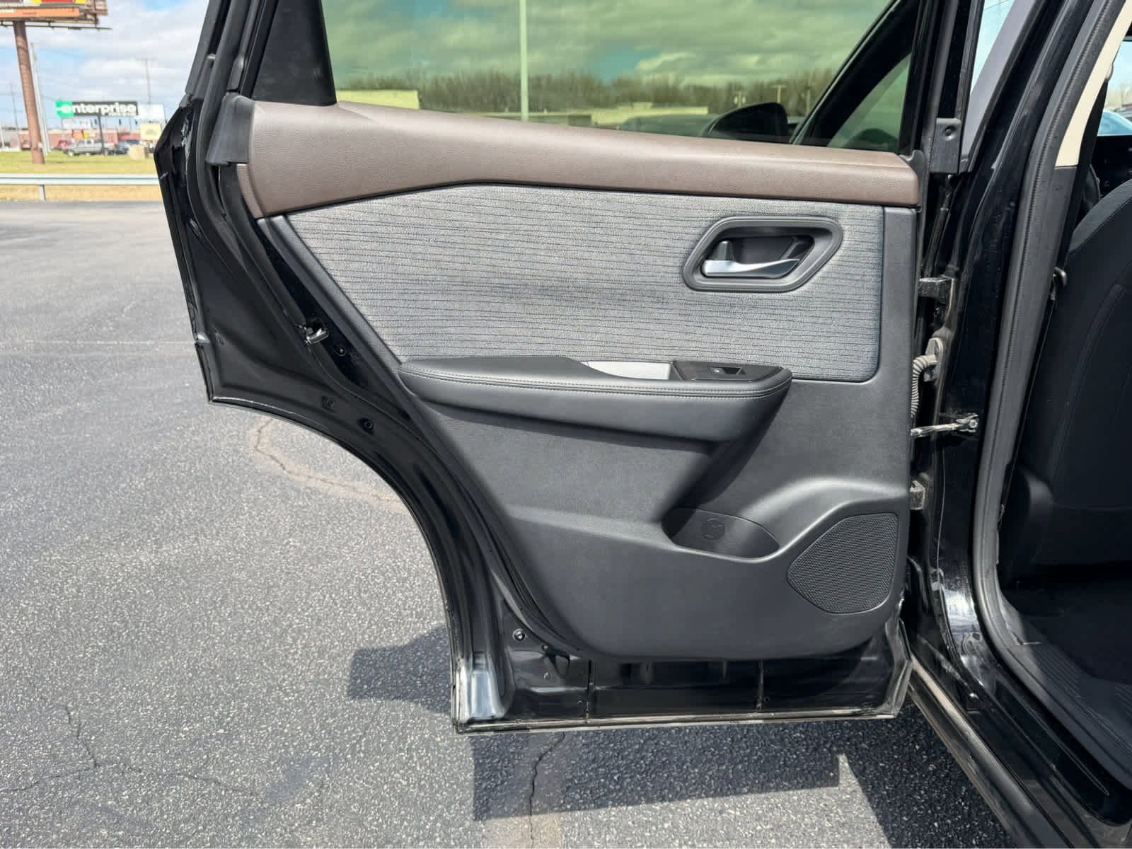 Used 2023 Nissan Rogue SV image 19