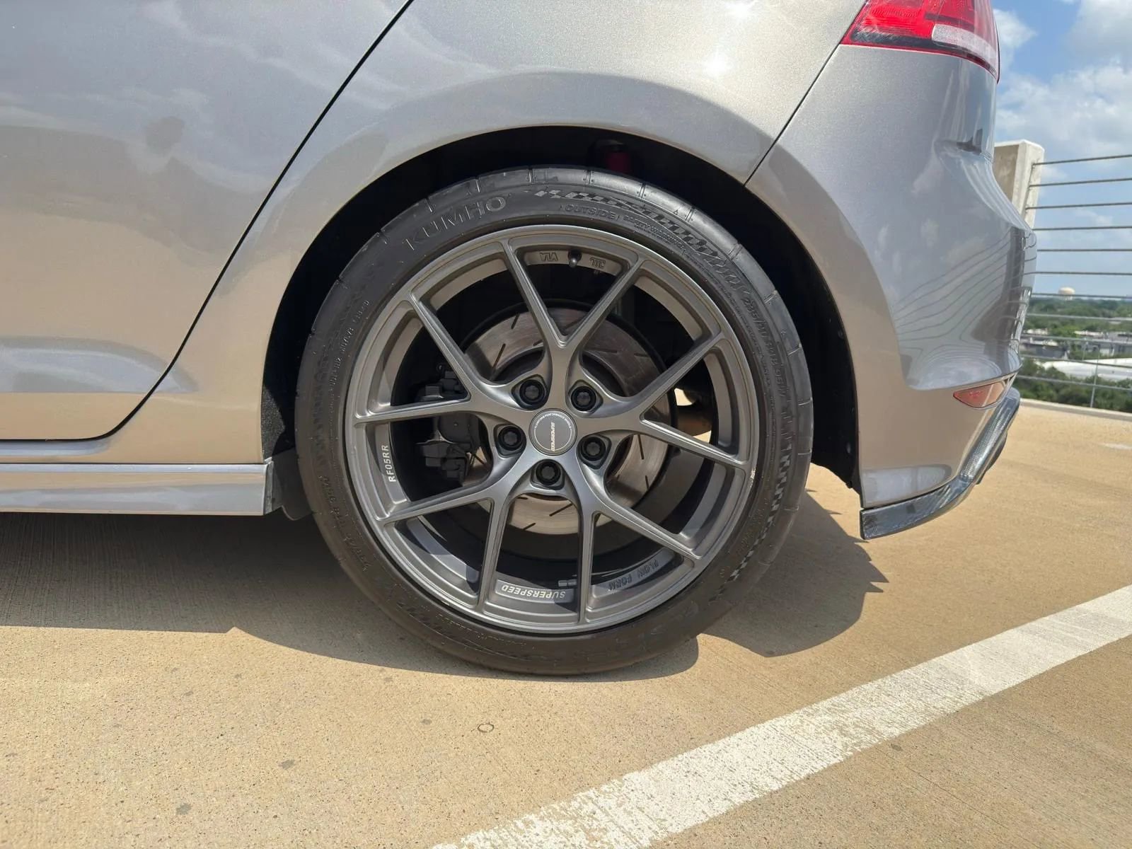 Used 2015 Volkswagen Golf R 4-Door image 40