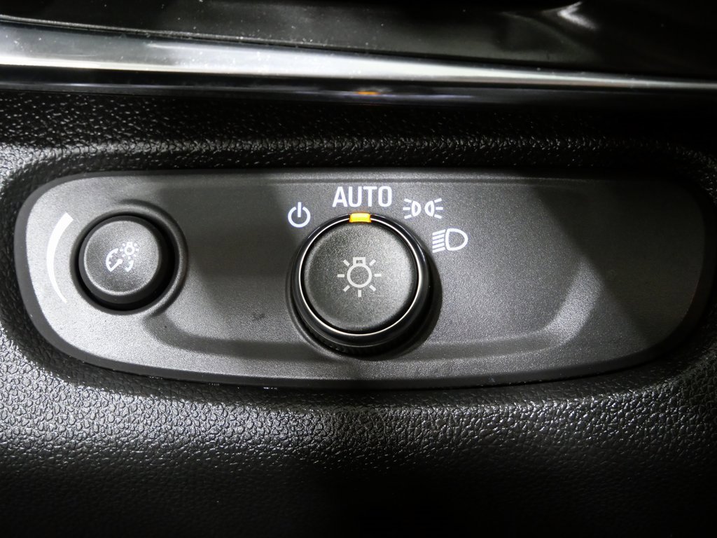 Used 2025 Buick Envista Preferred w/ Convenience II Package image 14