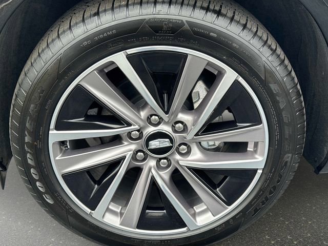 New 2026 Cadillac Vistiq Sport w/ LPO, Floor Liner Package image 12