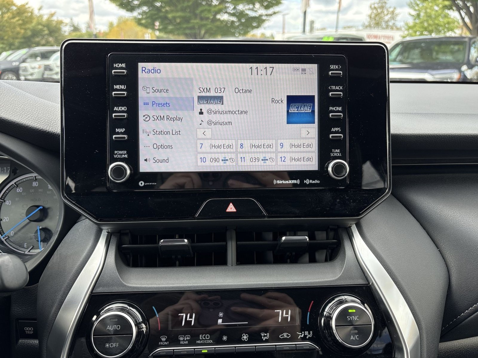 Used 2022 Toyota Venza XLE AWD/4WD image 18