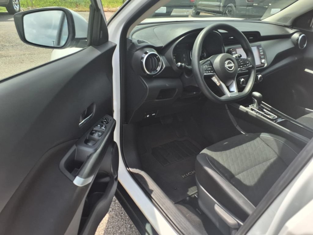 Used 2023 Nissan Kicks SV FWD image 6