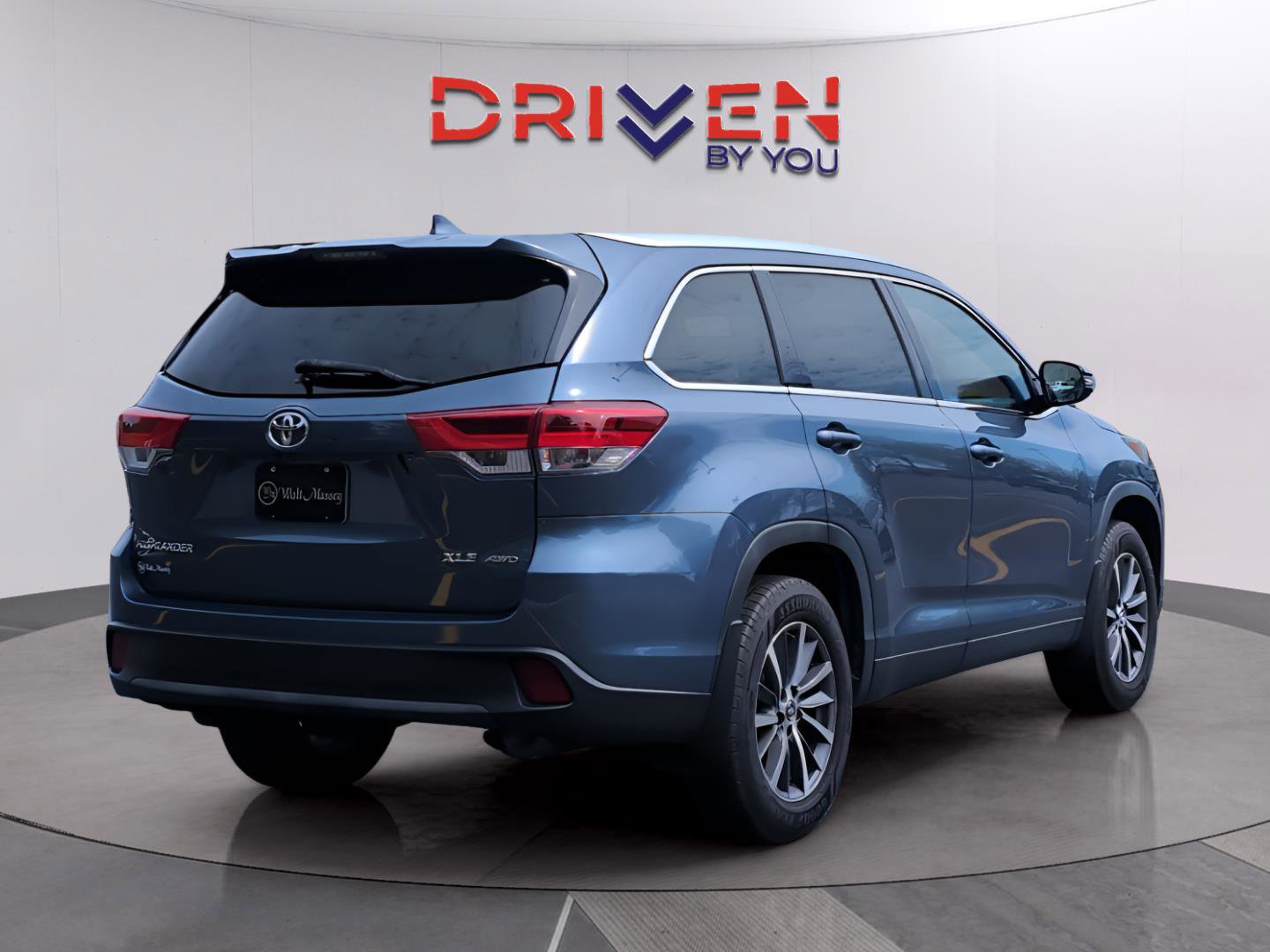 Used 2019 Toyota Highlander XLE AWD/4WD image 5