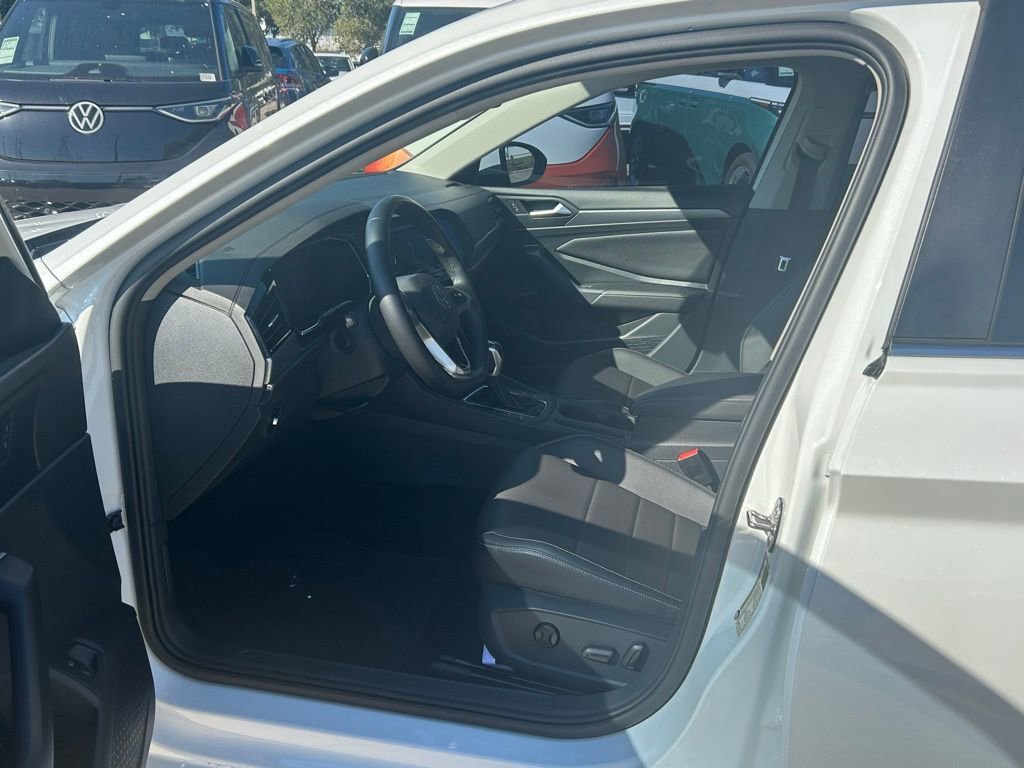Used 2023 Volkswagen Jetta SE image 16