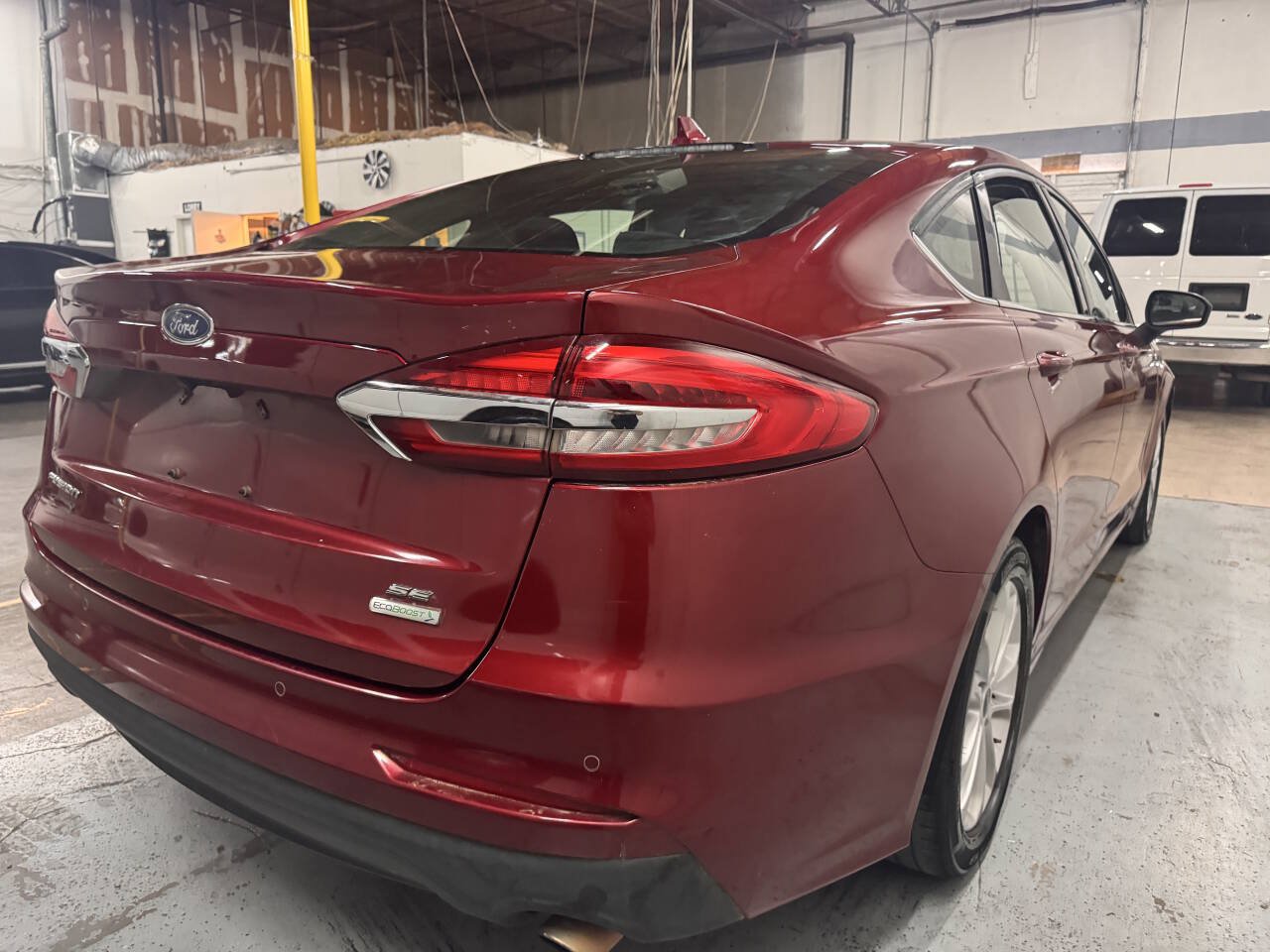 Used 2019 Ford Fusion SE FWD image 6
