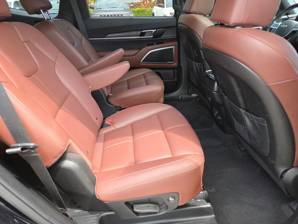 Used 2024 Kia Telluride EX w/ EX Captain's Chair Package FWD image 13