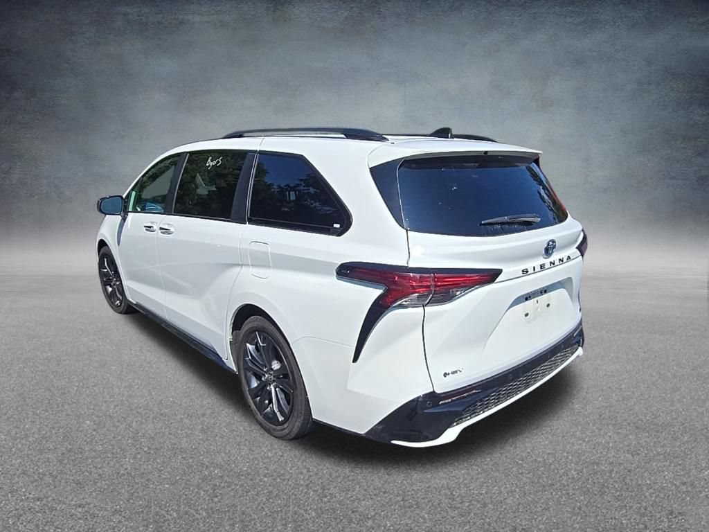 Used 2025 Toyota Sienna XSE FWD image 7