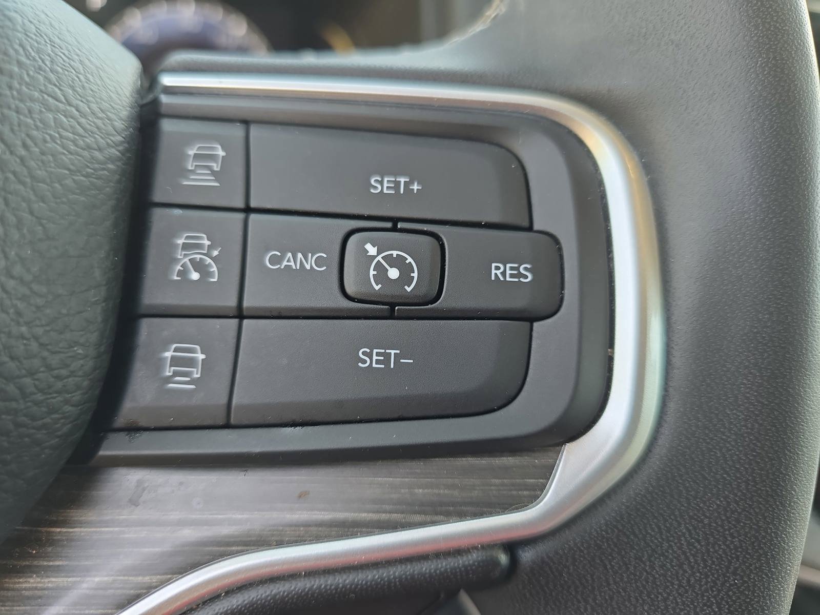 Used 2024 Jeep Wagoneer L Series II w/ Flexible Seating Group RWD image 20