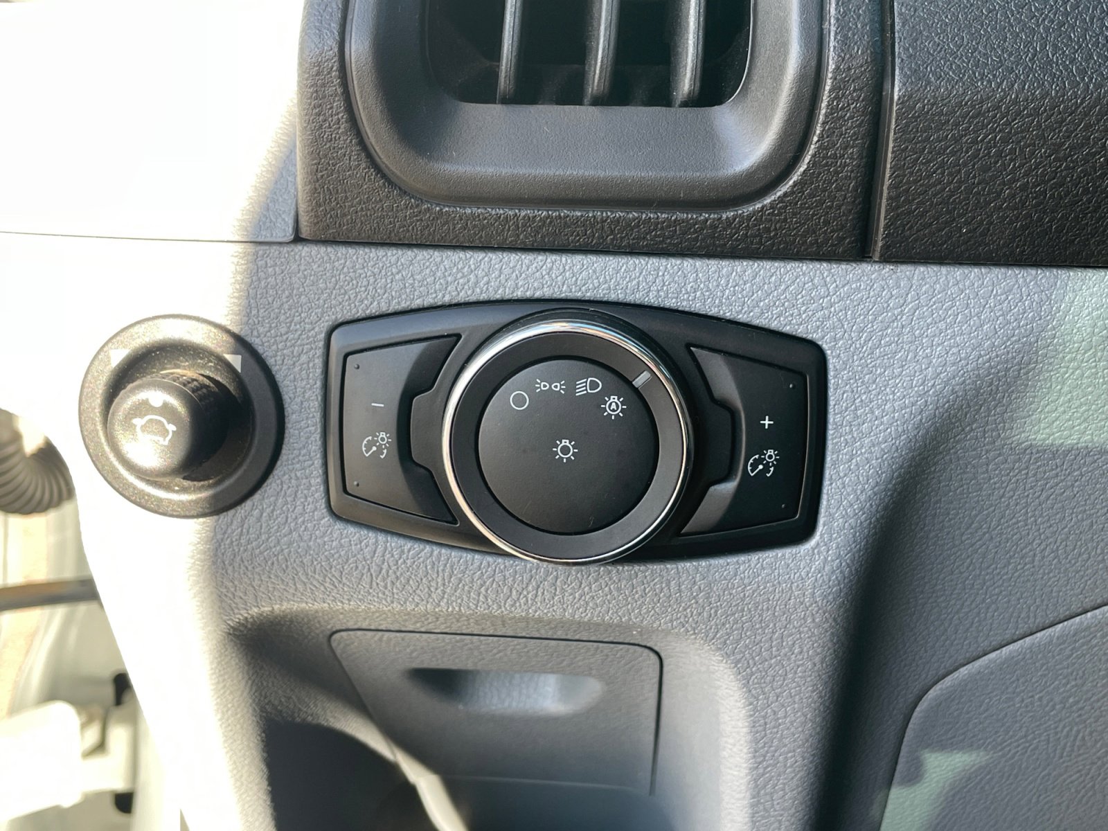 Certified 2019 Ford Transit 350 XLT image 14
