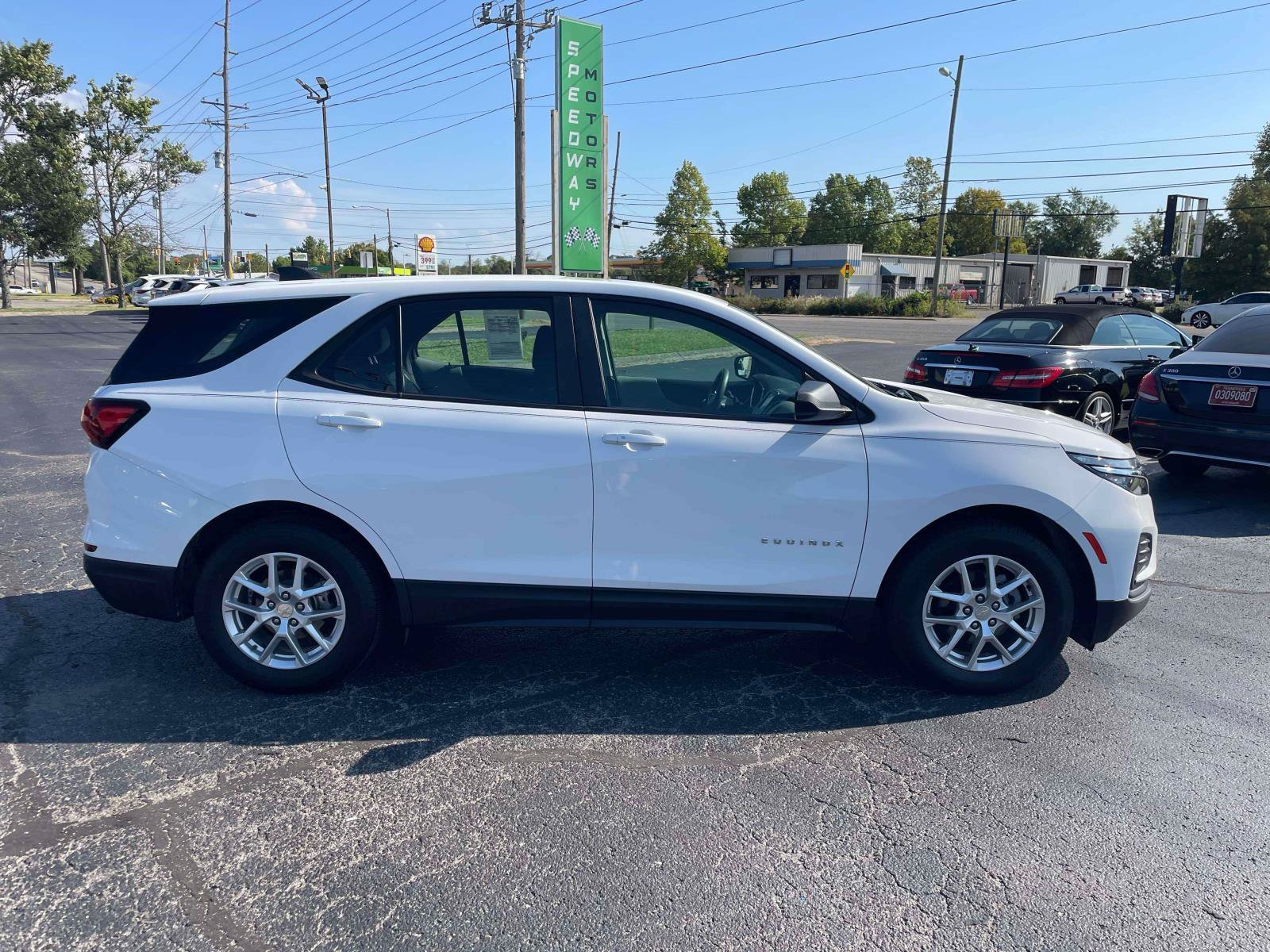 Used 2023 Chevrolet Equinox LS FWD image 9