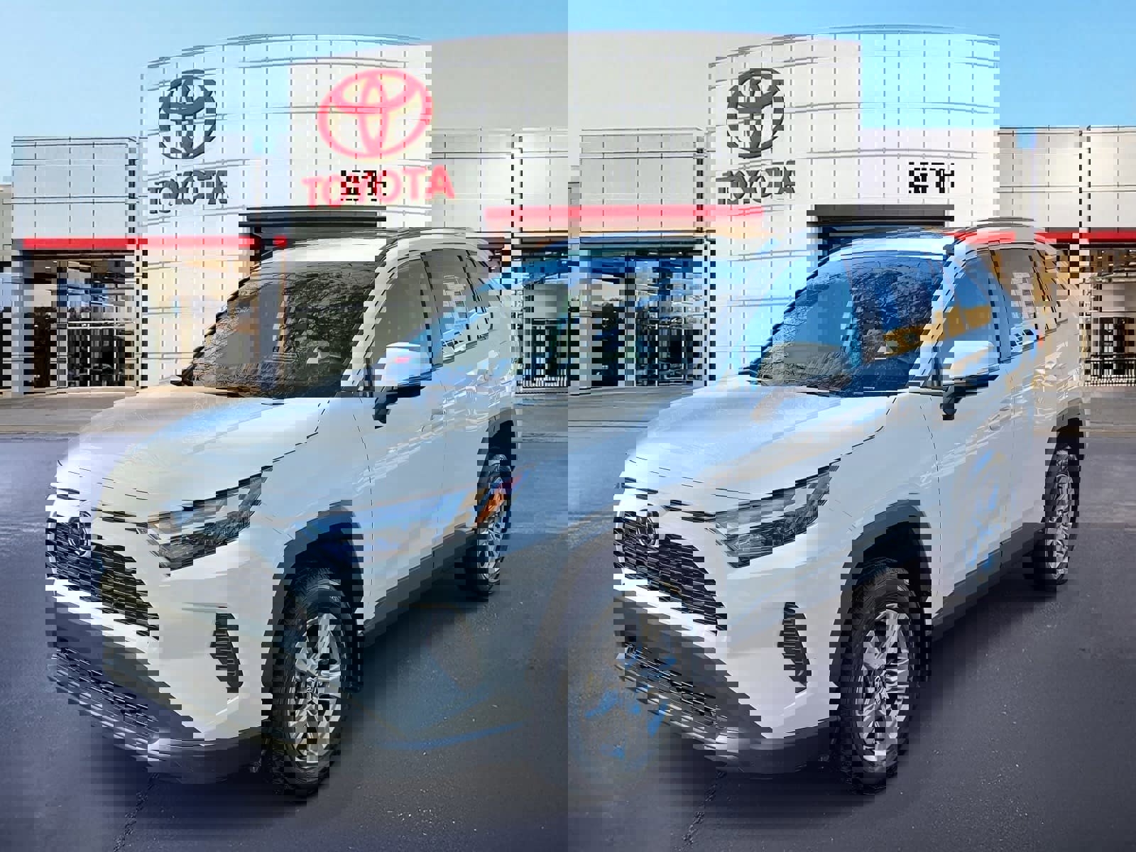 Used 2025 Toyota RAV4 XLE w/ Convenience Package video 1