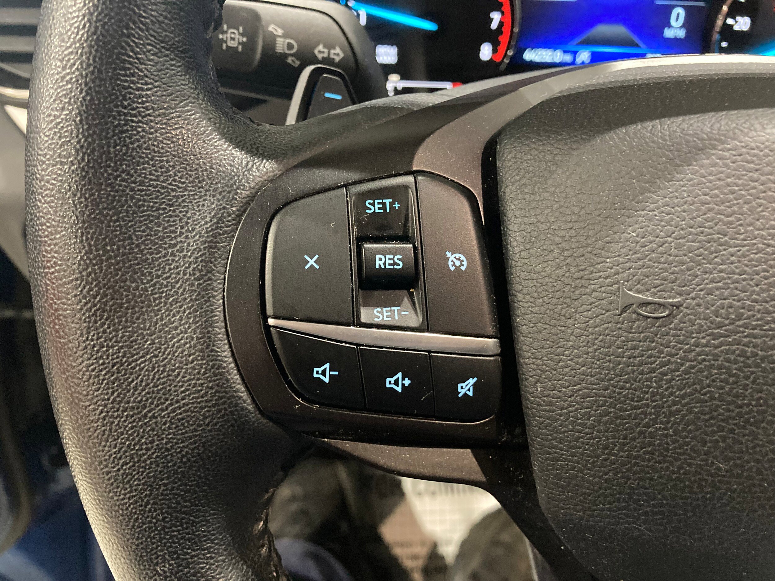 Used 2020 Ford Explorer XLT w/ Equipment Group 202A AWD/4WD image 28