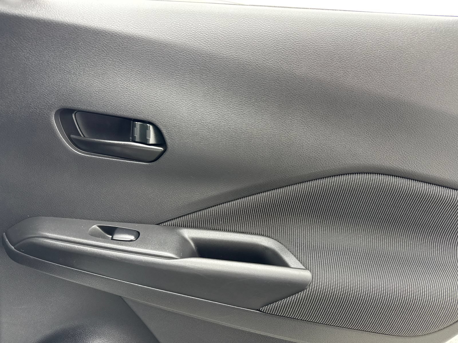 Used 2020 Nissan Kicks S FWD image 45