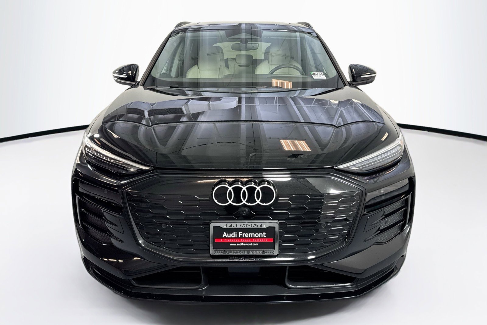 Used 2025 Audi Q6 e-tron Premium Plus w/ Premium Plus AWD/4WD image 2