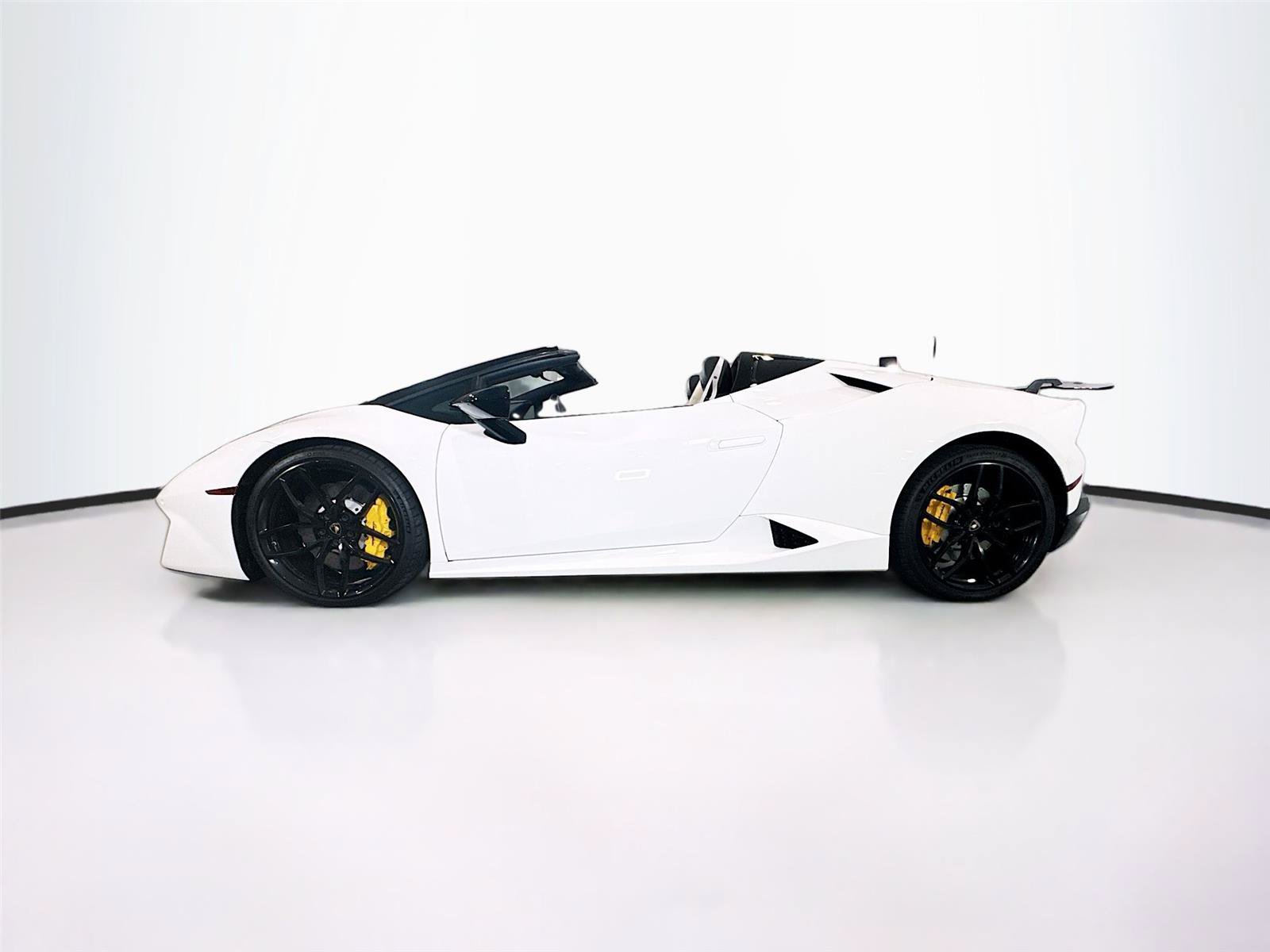 Used 2018 Lamborghini Huracan LP 580-2 RWD image 2