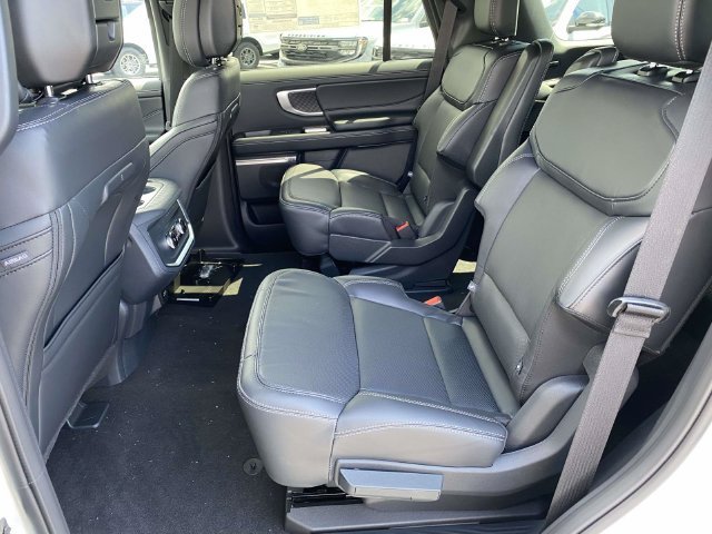 New 2026 Ford Expedition Platinum w/ Stealth Appearance Package AWD/4WD image 11