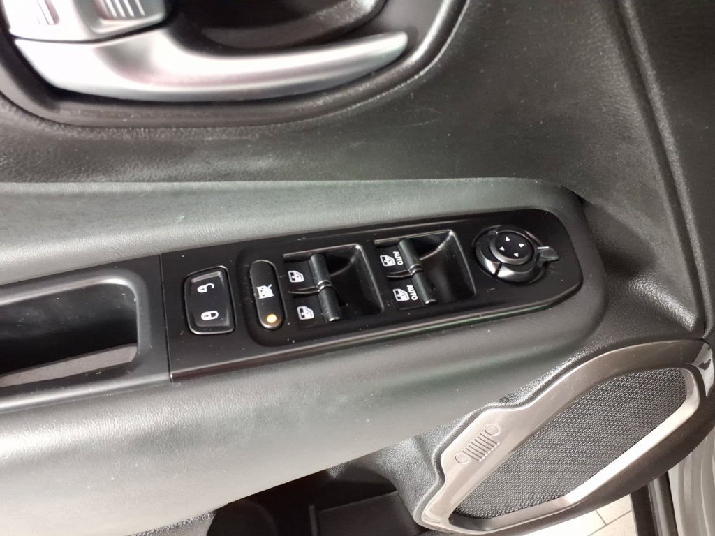 Used 2021 Jeep Renegade Limited AWD/4WD image 14