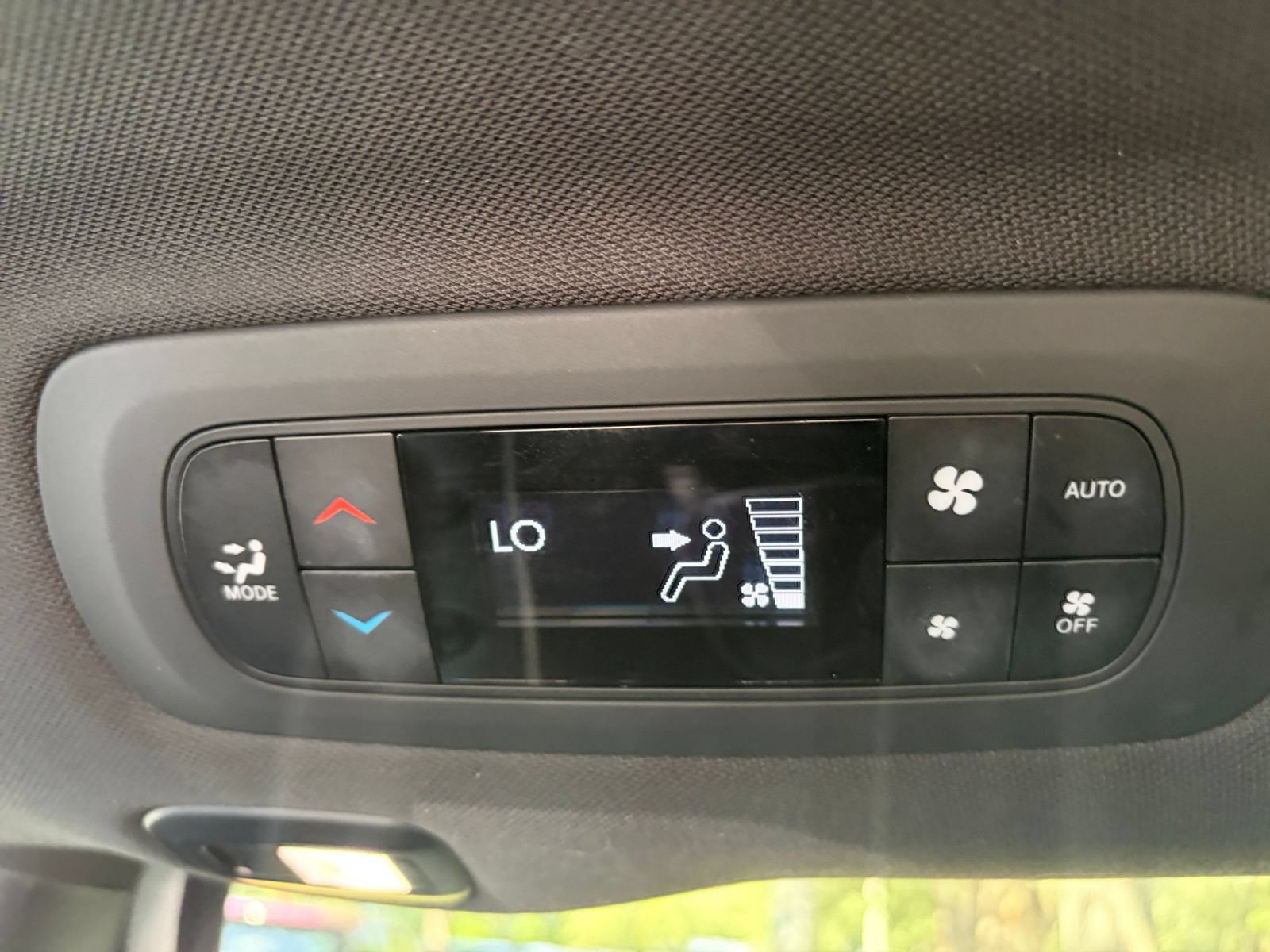 Used 2025 Chrysler Pacifica Limited FWD image 26