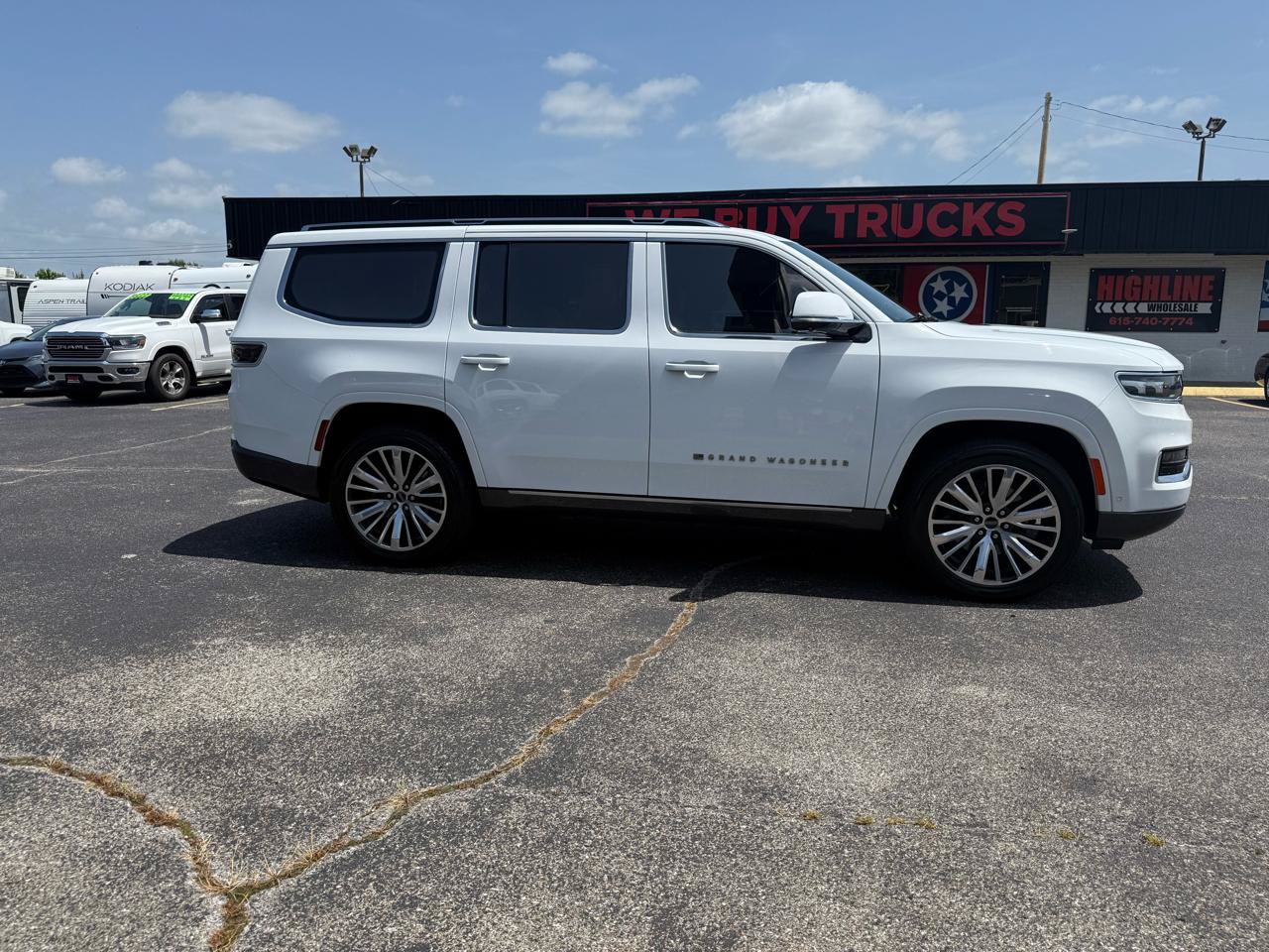 Used 2022 Jeep Grand Wagoneer Series III w/ Rear Seat Video Group 1 AWD/4WD image 3