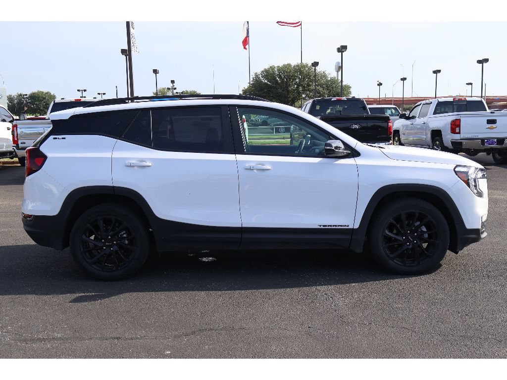 Used 2023 GMC Terrain SLE w/ Driver Convenience Package FWD image 13
