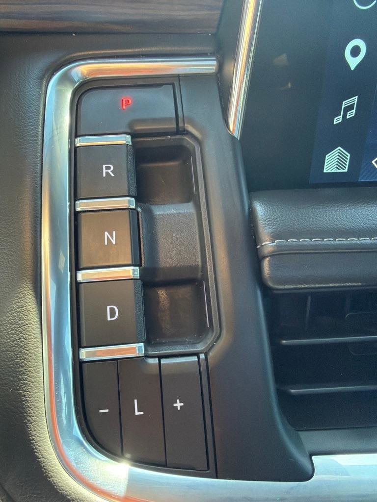 Used 2023 Chevrolet Tahoe Z71 w/ Z71 Off-Road Package AWD/4WD image 40