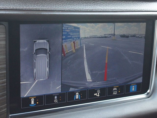 Used 2021 GMC Yukon Denali w/ Denali Premium Package image 7