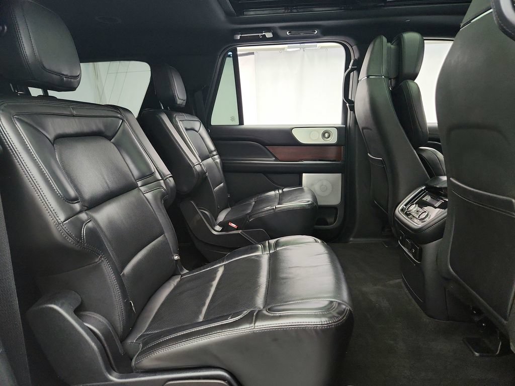 Used 2020 Lincoln Navigator L Reserve w/ Equipment Group 208A Reserve AWD/4WD image 37