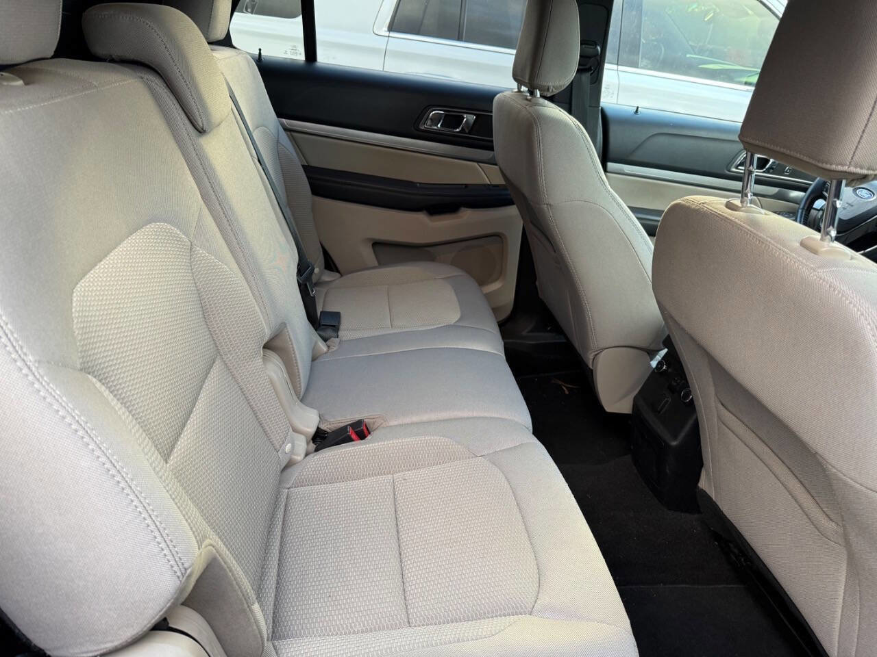 Used 2019 Ford Explorer XLT image 9