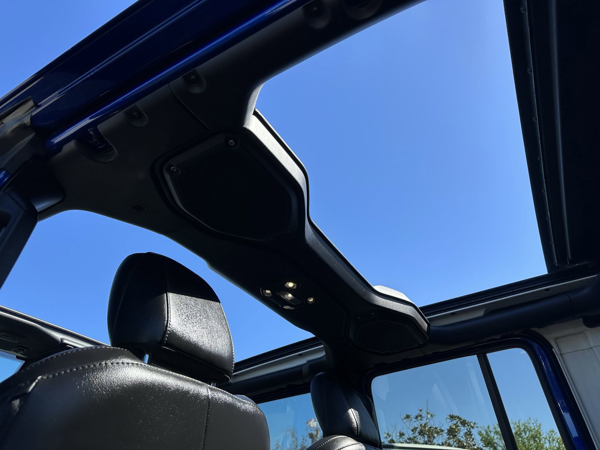 Used 2020 Jeep Wrangler Unlimited Sahara image 37