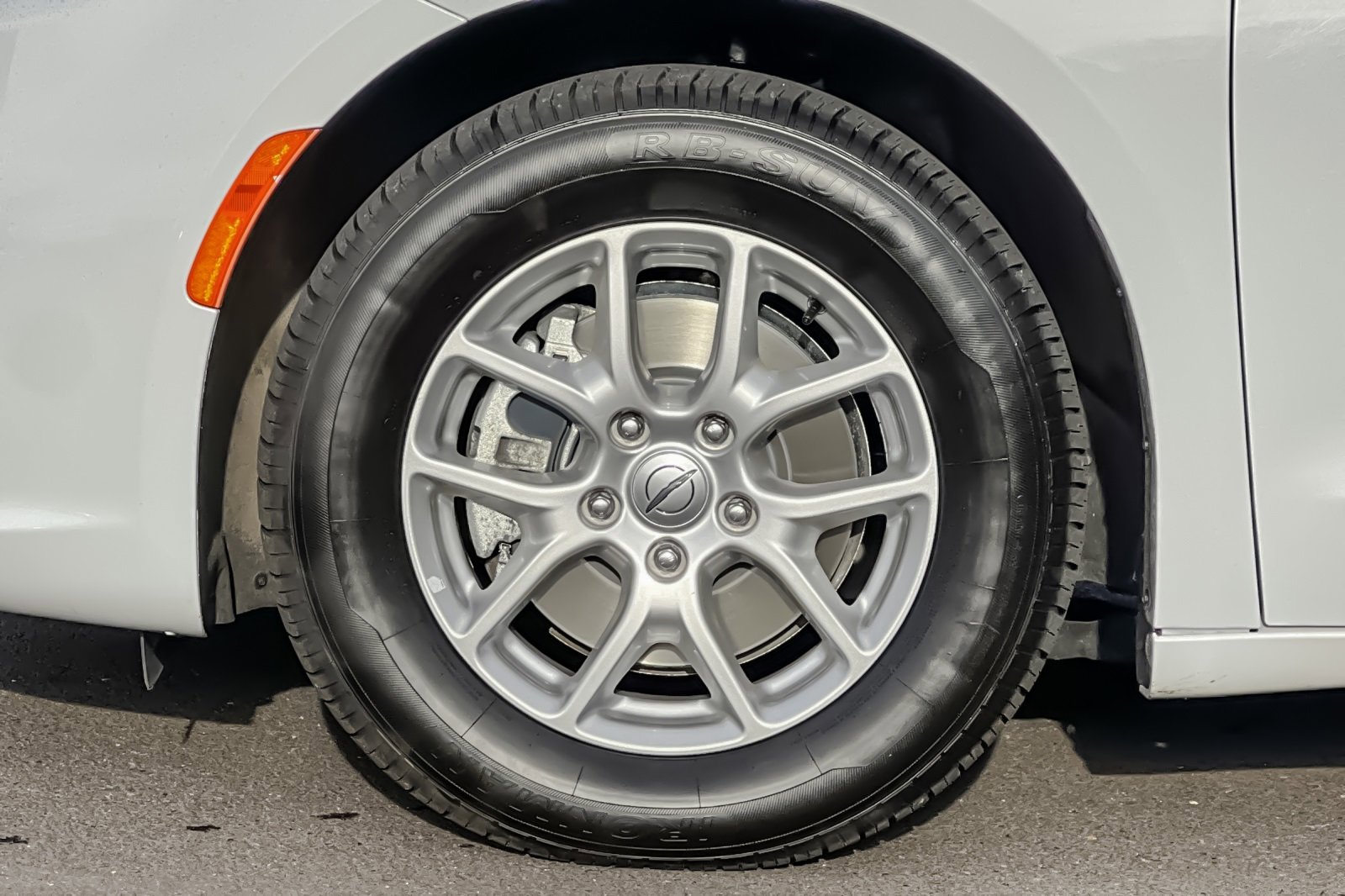 Used 2023 Chrysler Pacifica Touring-L image 38